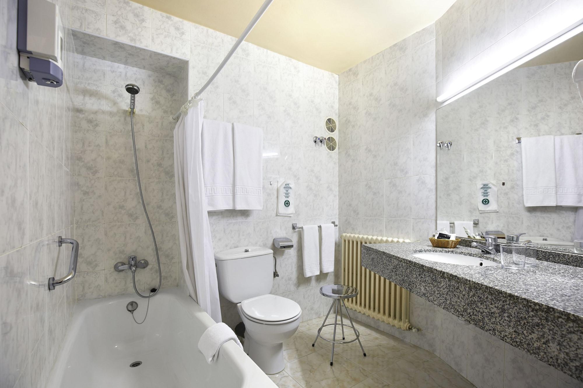 Hotel Univers Енкамп Екстериор снимка