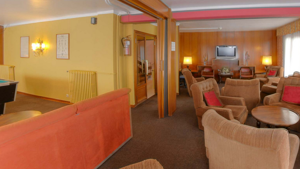 Hotel Univers Енкамп Екстериор снимка