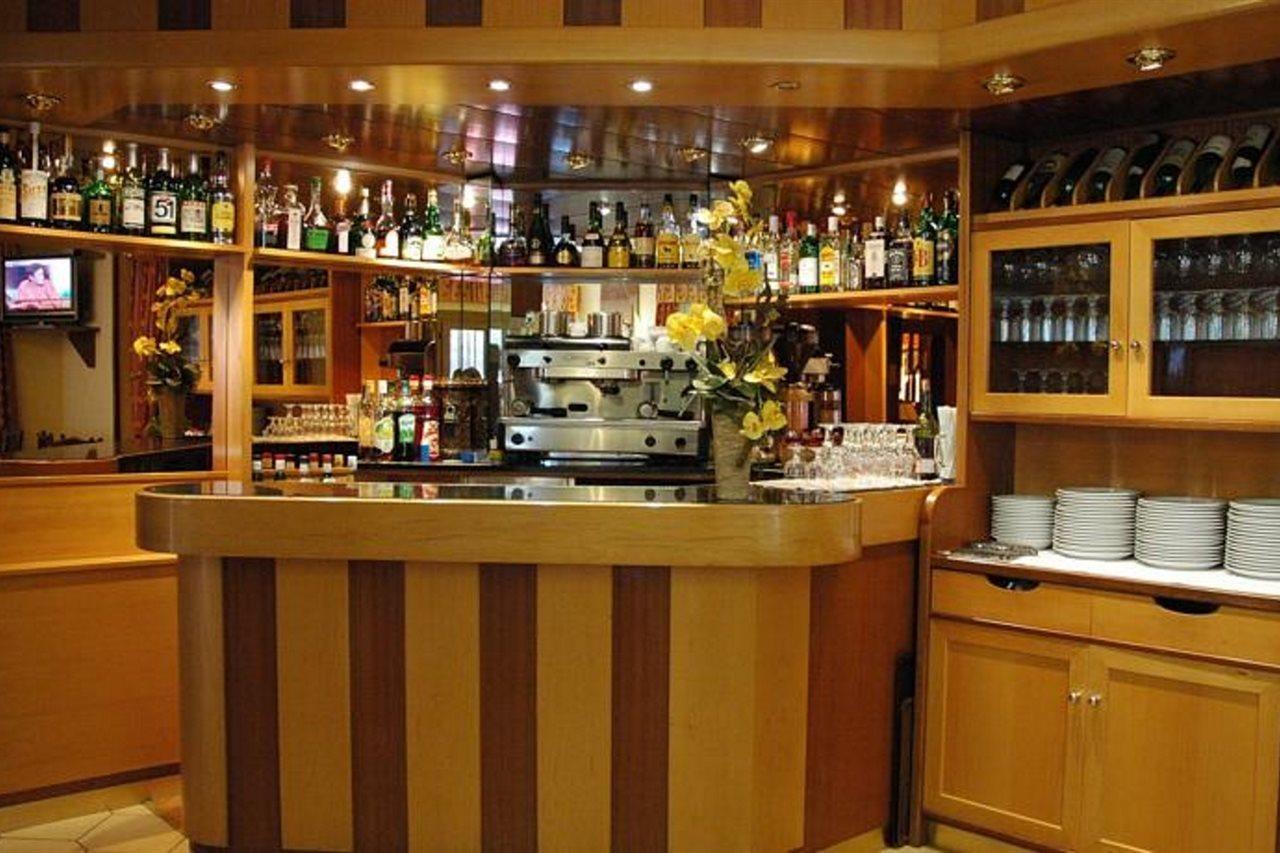 Hotel Univers Енкамп Екстериор снимка